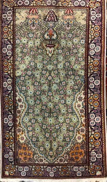 Quatre tapis en laine

(le plus grand 162...