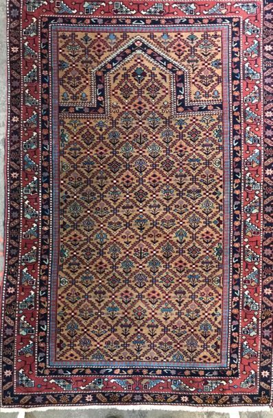 Quatre tapis en laine

(le plus grand 162...