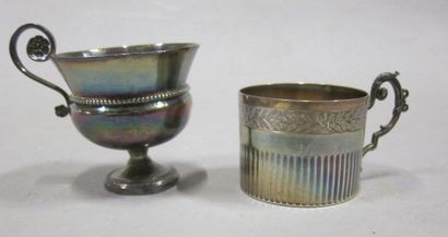 Deux tasses en argent

Poids : 190 g