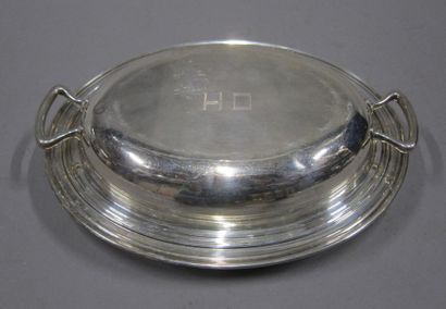 Légumier couvert oval en argent chiffré sur...