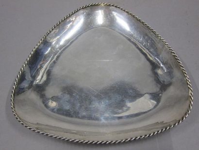 Coupe triangulaire en argent 

Armérique...