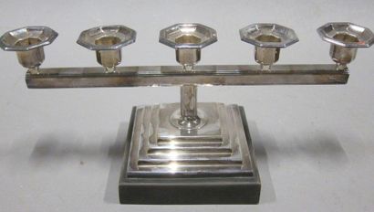 Centre de table en bronze argenté présentant...