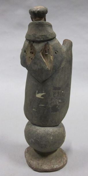 -Priant en bois sculpté,

-Moine en bois...