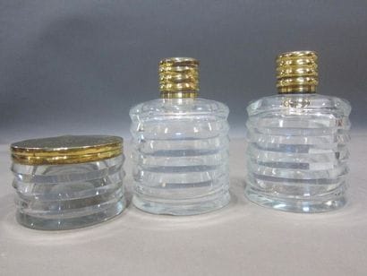 Partie de garniture de toilette en cristal...