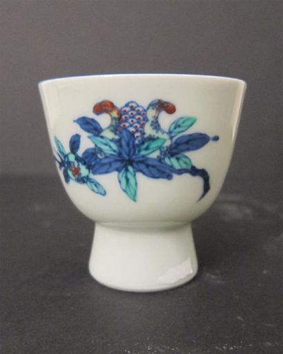Petit sorbet en porcelaine à émaux doucai,...