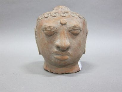 Tête de Bouddha en terre cuite

Thaïlande.

18...