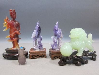 Lot de sujets en pierre dure : oiseaux, lion...