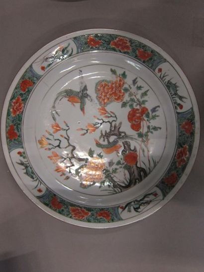 Assiette en porcelaine à décor de faisans...