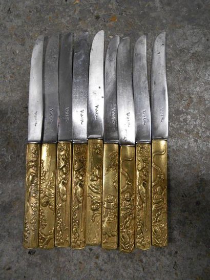 Japon, neuf couteaux à manches en métal doré...