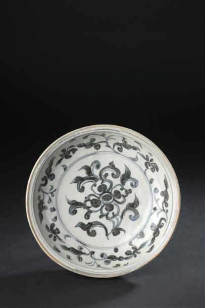 VIETNAM - XVIe siècle

Coupe en porcelaine...
