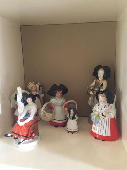 Lot de figurines en céramique représentant...