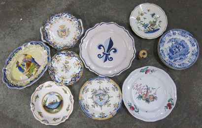 Lot d'assiettes en faïence de Quimper, Rouen,...