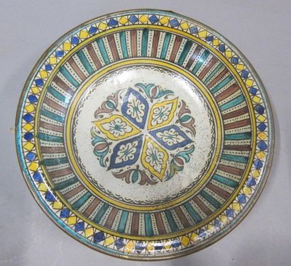 Paire de chevaux en faïence polychrome sur...