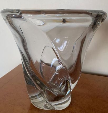 Deux importants vases en cristal DAUM.
Vers...