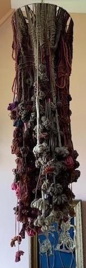 Entourage de Sheila HICKS

Important lustre...