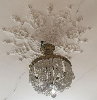 Plafonnier en bronze doré à guirlandes de...