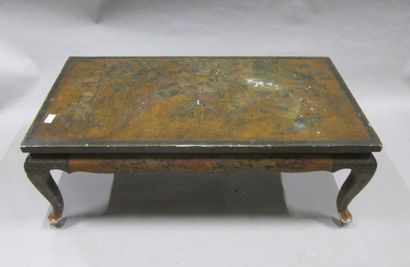 Table basse dans le goût de la Chine. 

38...