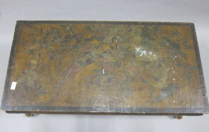 Table basse dans le goût de la Chine. 

38...