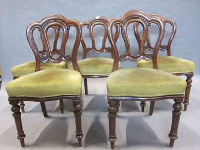 Suite de 6 chaises en acajou, le dossier...