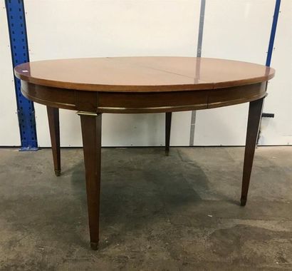 Table de salle à manger ovale, en acajou...