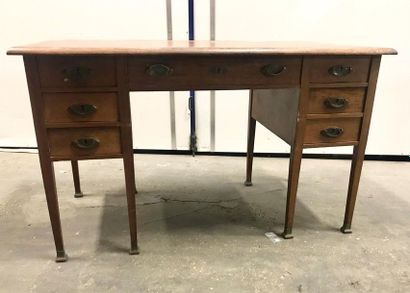 Bureau plat à caisson en chêne ciré, à décor...