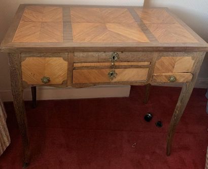 Coiffeuse en bois de placage, le plateau...