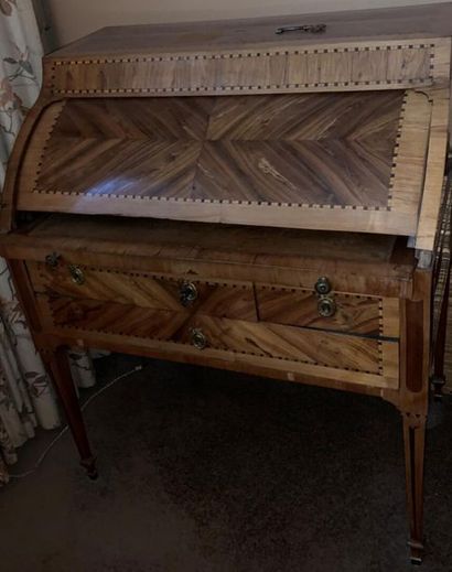 Bureau à cylindre en placage de palissandre...