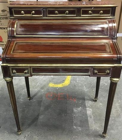 Bureau à cylindre en placage d'acajou et...