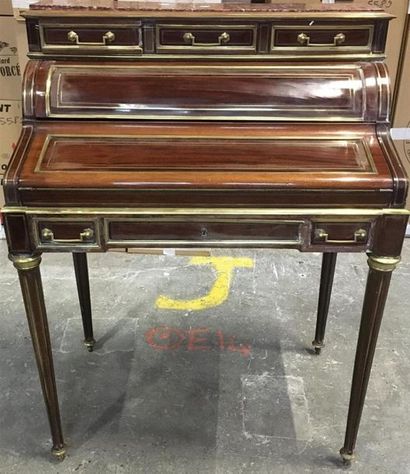 Bureau à cylindre en placage d'acajou et...