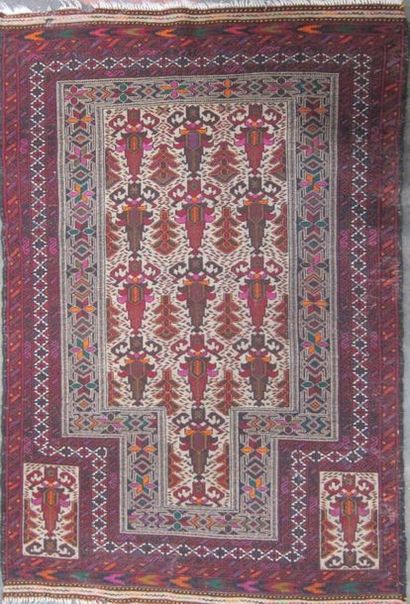 Lot de quatre tapis en laine, Iran début...