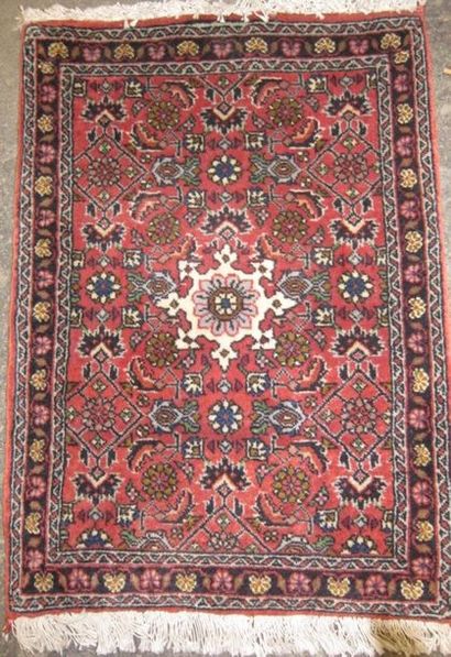 Lot de quatre tapis en laine, Iran début...