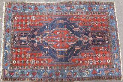 Lot de 3 tapis en laine :

Tapis à motifs...