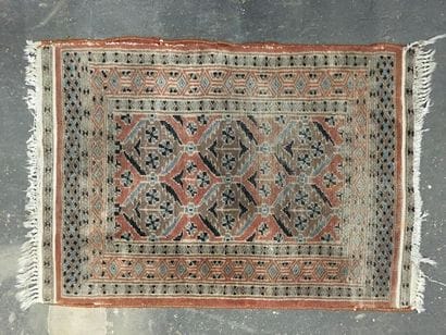 Deux tapis en selle en laine, l'un Boukhara,...