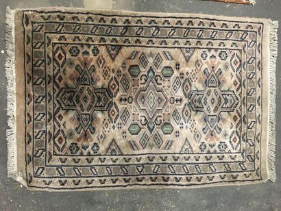 Deux tapis en selle en laine, l'un Boukhara,...