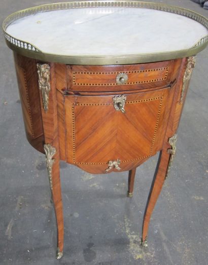 -Table de chevet ovale en bois de placage...
