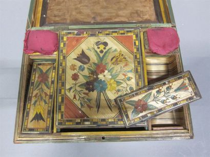 Coffret en marqueterie de paille le couvercle...