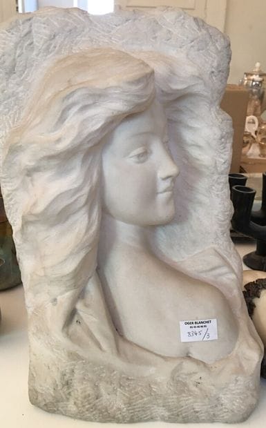 LEBRUN. 

Buste de femme en marbtre blanc...