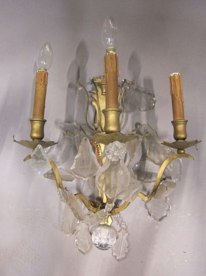 Importante suspension de lampes à pétrole,...