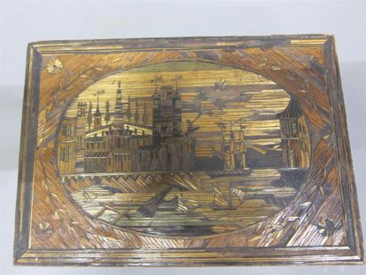 Coffret en marqueterie de paille le couvercle...