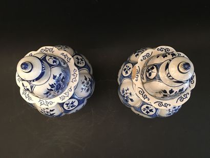 Deux grands vases balustre couverts en faïence...