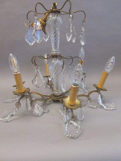 Lustre en bronze et pampilles de verre à...