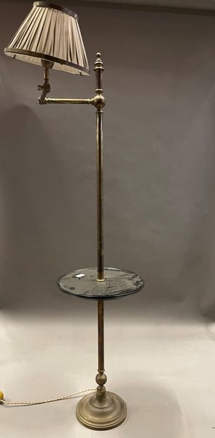 Lampadaire de fumeur en laiton à plateau...