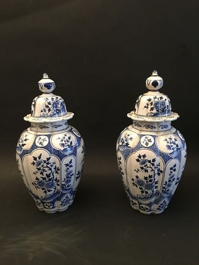 Deux grands vases balustre couverts en faïence...