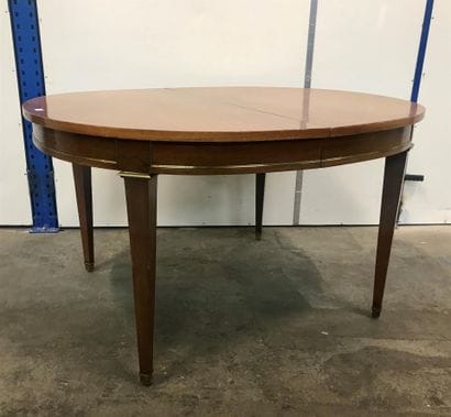 Table de salle à manger ovale, en acajou...