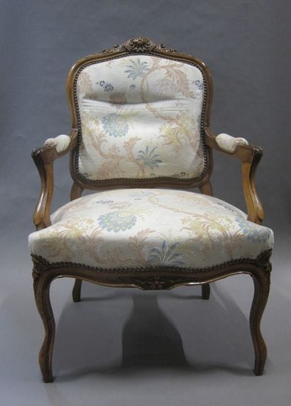 Paire de fauteuils à dossier à la reine en...