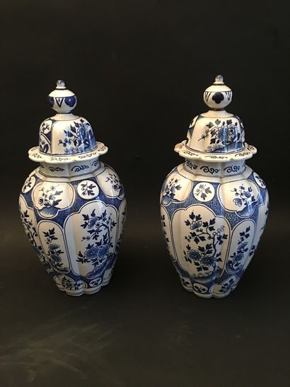 Deux grands vases balustre couverts en faïence...