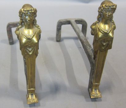 Paire de chenets en bronze doré représentant...
