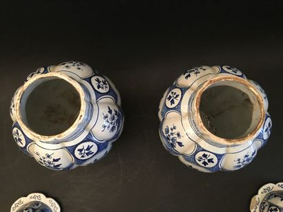 Deux grands vases balustre couverts en faïence...