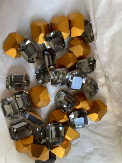 Stock de cristaux SWAROVSKI, plus de 120...