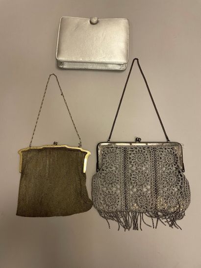 ANONYME, BERGDORF et GOODMAN 

Lot de deux...